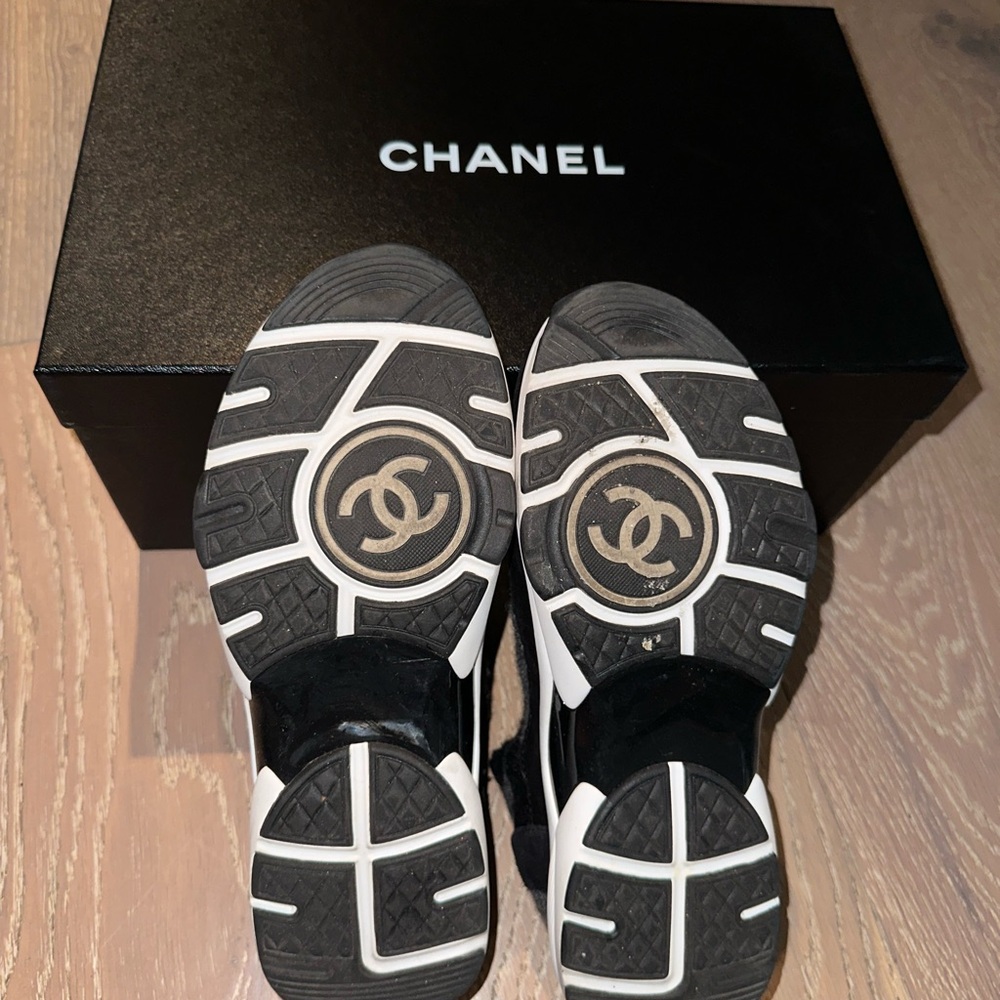 CHANEL Elegant Black and Gray Sneakers- lightly used - Picture 7 of 7